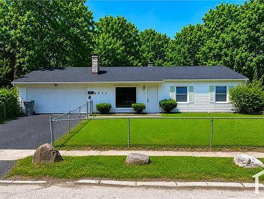 4511 N Kenmore Rd — Photo 1