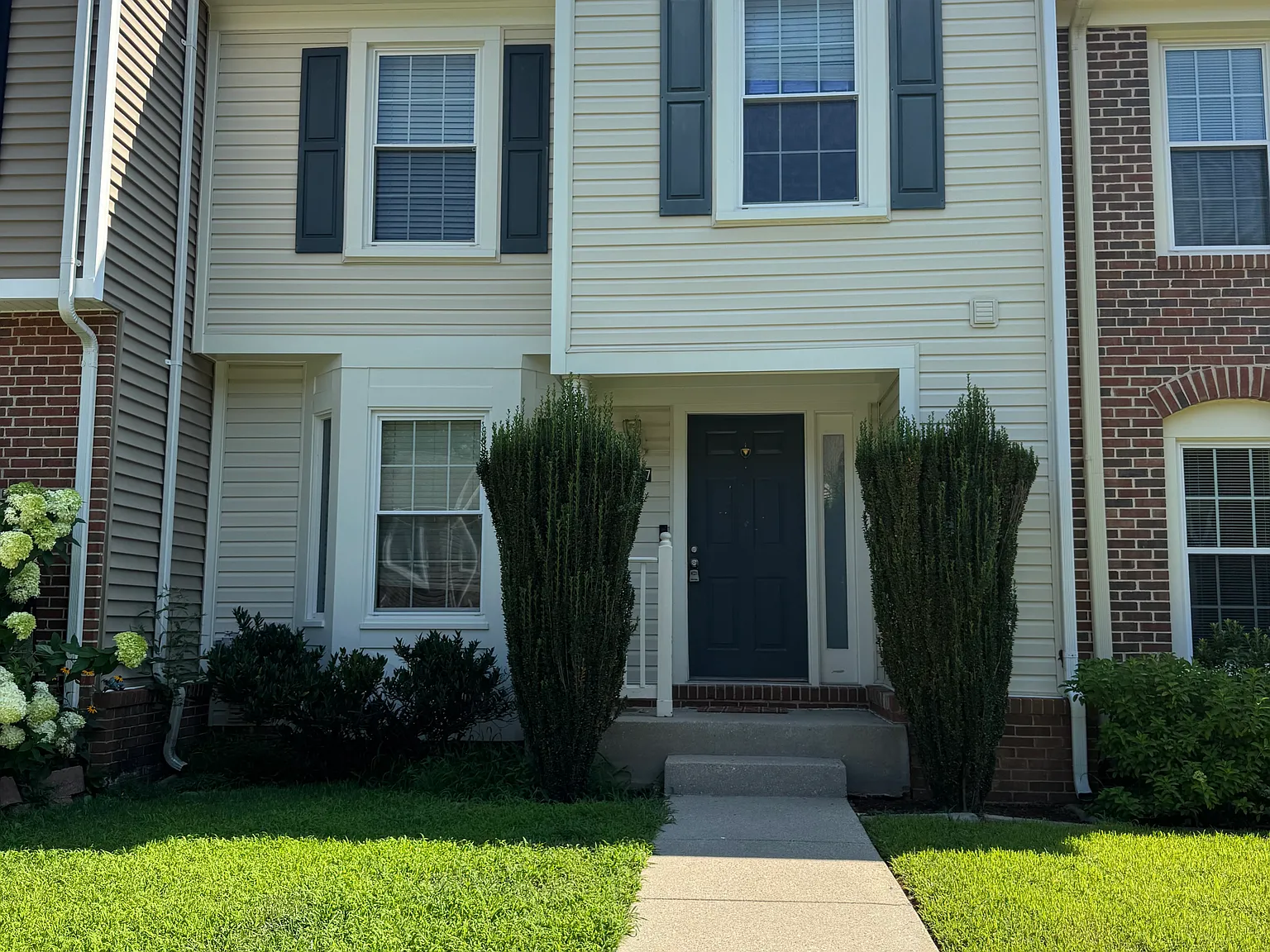 3 bed, 3.5 bath, 1800 sqft, $2,800 — Photo 1