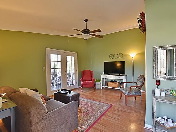 3rd image of 1623 Cedarview Ct
