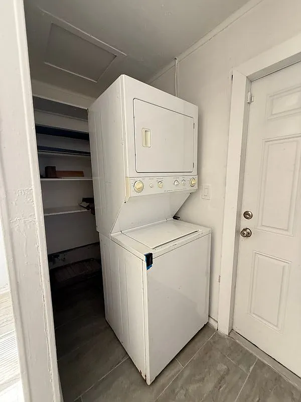 2 bed, 1.0 bath, 720 sqft, $2,100 — Photo 2