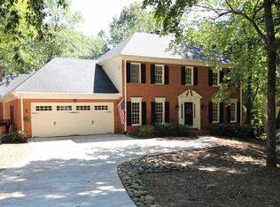 450 Sassafras Ln, Roswell, GA