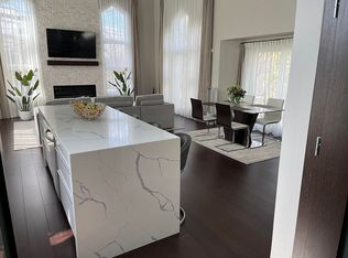 2122 Oak Brook Rd, Oak Brook, IL 60523