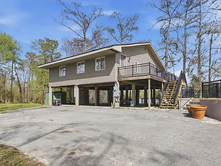 1046 Hollis Rd — Photo 48
