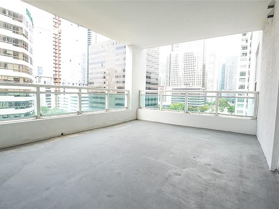 5th image of 951 Brickell Ave APT 803