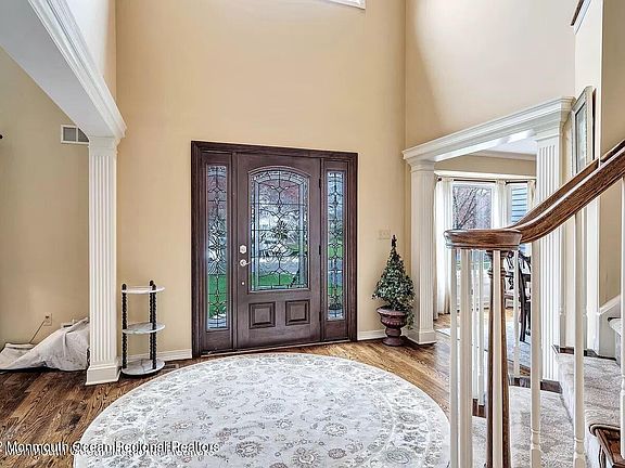 3rd image of 53 Jamestown Rd