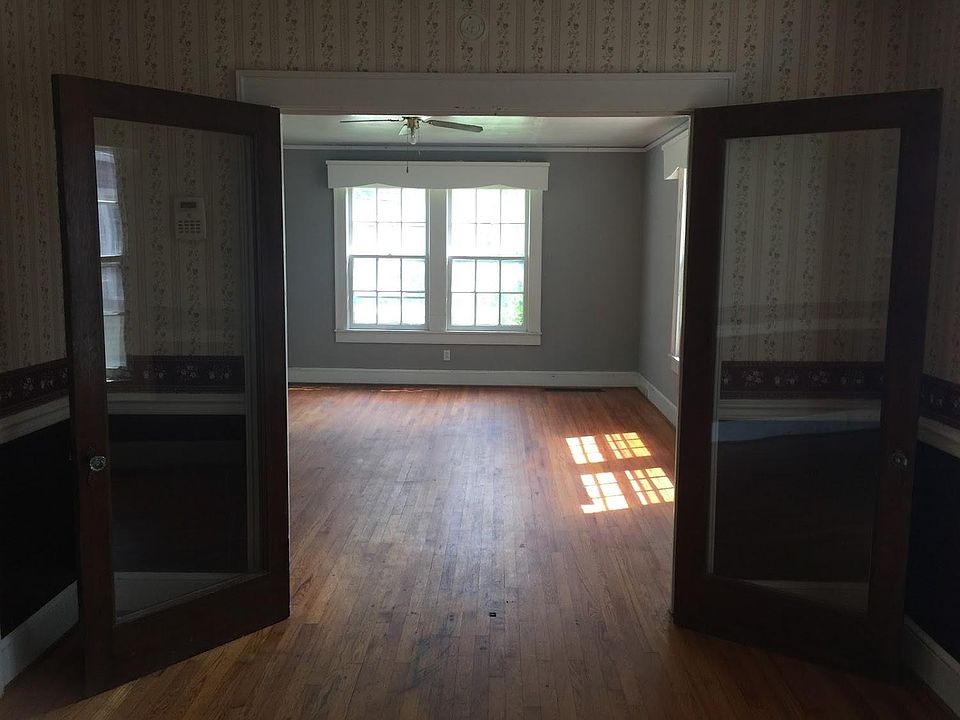 2nd image of 512 W Graham St