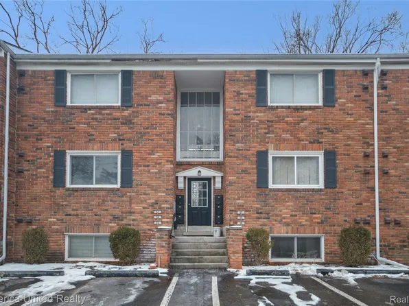 31831 Grand River Ave Unit 58, Farmington, MI 48336
