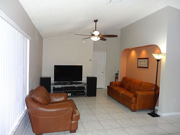 3rd image of 1027 Branchwood Dr