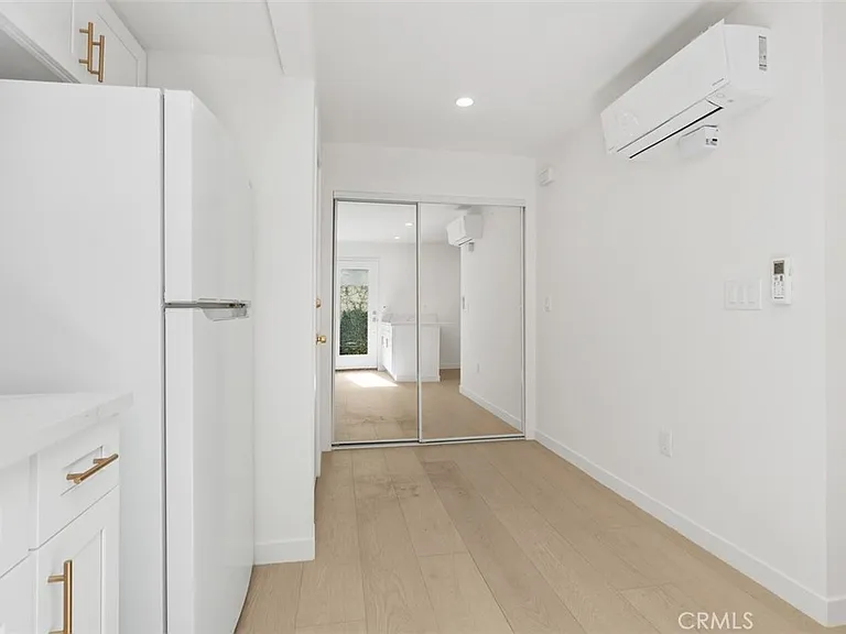 3926 Acacia St — Photo 2