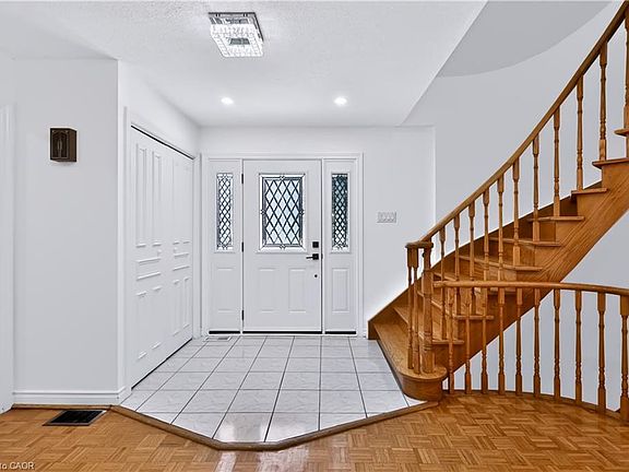 5th image of 30 Birkbank Dr