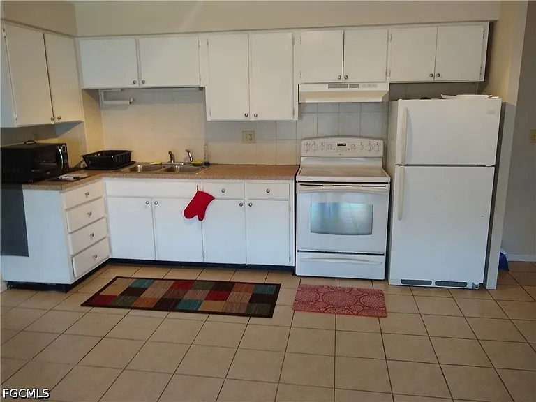 4901 Victoria Dr #205 — Photo 3