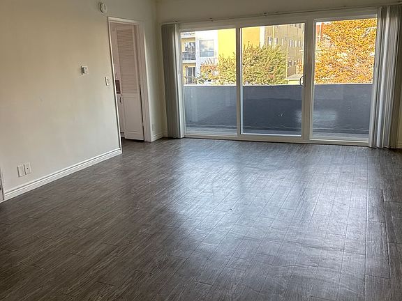 4th image of 1042 6th St #15