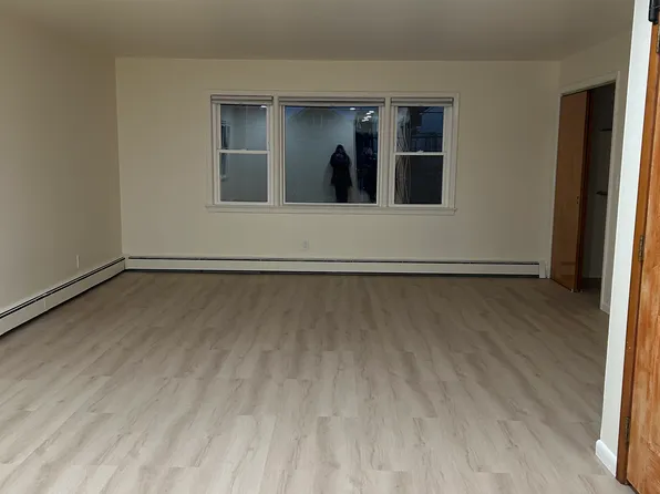 576 Avenue East image 2 of 14