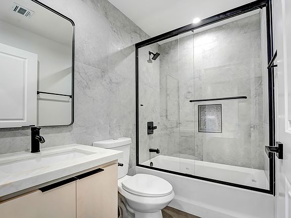 2nd image of 4338 1/2 La Clede Ave
