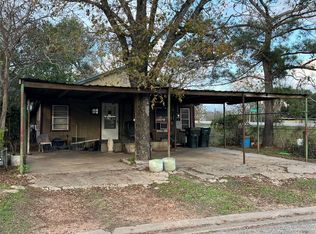 109 W Crockett St, Giddings, TX 78942