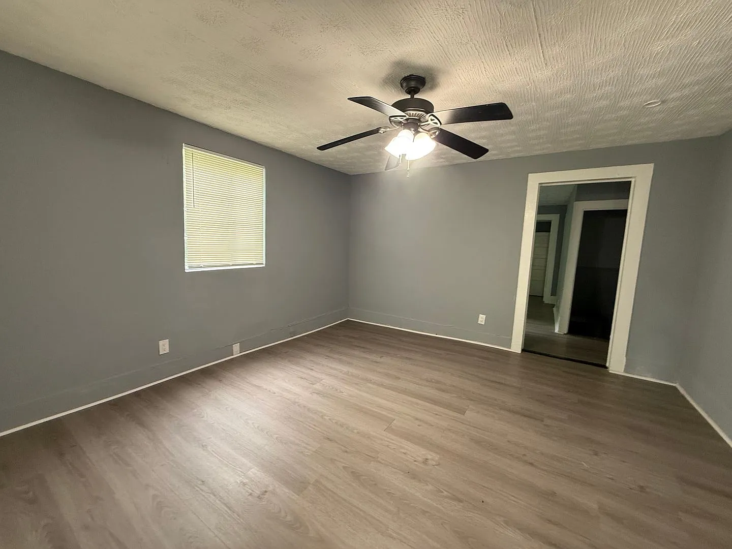 215 Smith Street — Photo 2