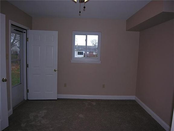 5th image of 104 Larry St