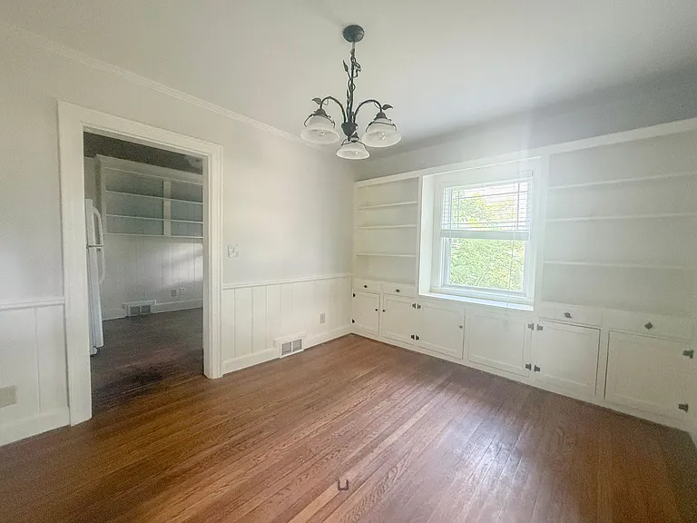 100 Davis Ave — Photo 8