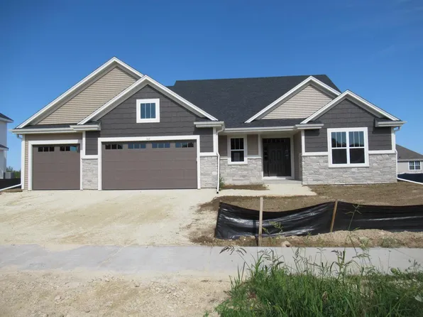 212 Mullberry LANE, Grafton, WI 53024