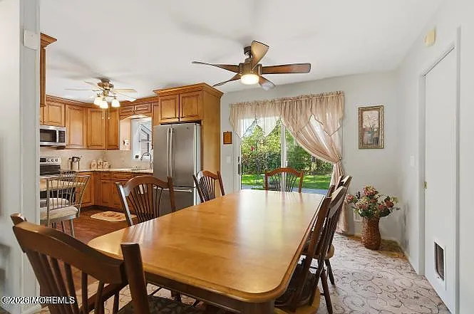 1163 Manor Dr — Photo 4