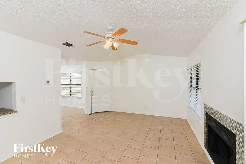 3 bed, 2.0 bath, 1187 sqft, $1,490 — Photo 4