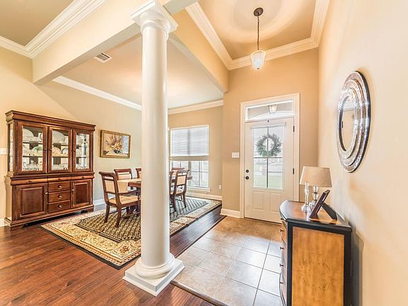 2nd image of 105 Spanish Moss Ln