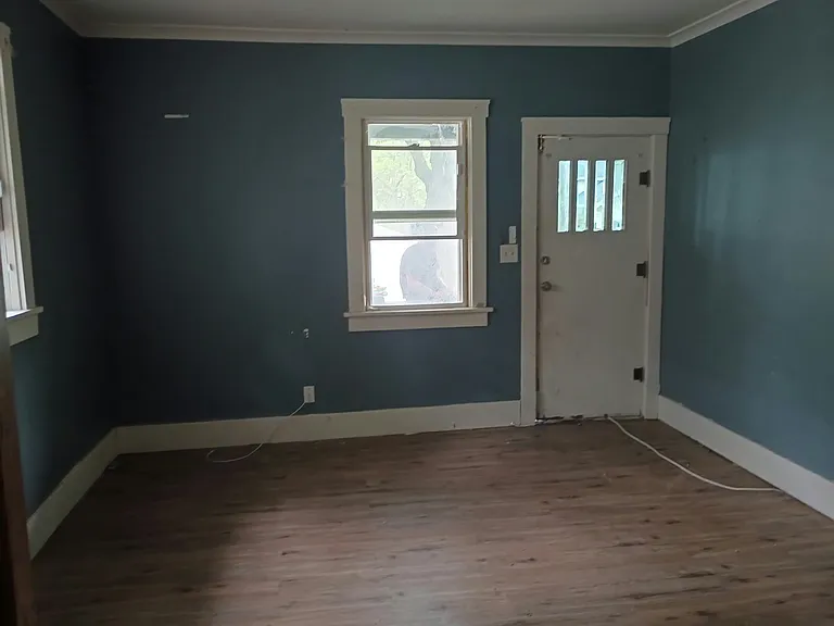 2420 N Peoria Ave — Photo 2