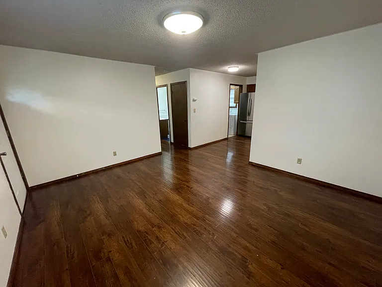 2901 W Walnut St — Photo 8