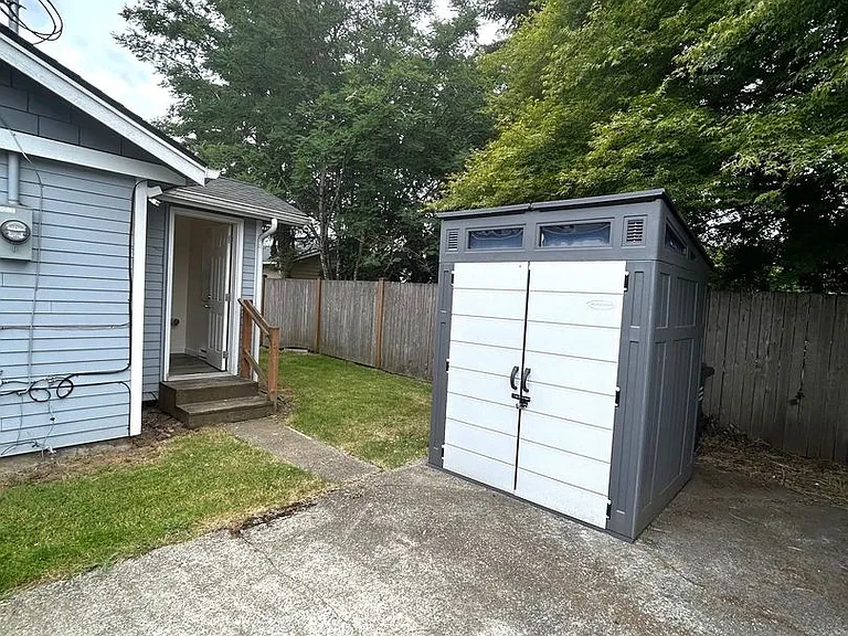 939 Alder Ave — Photo 13