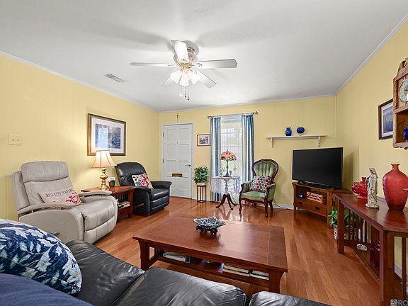 2nd image of 40119 La Rochelle Rd