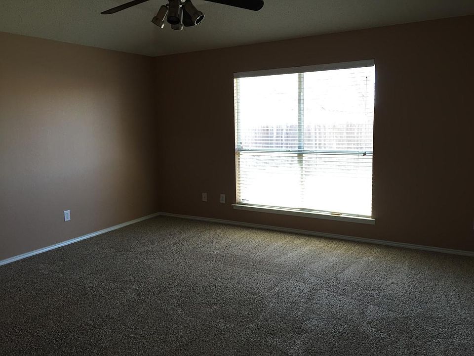 1st image of 913 Topaz Dr