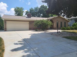 3590 S Greenlawn Ter, New Berlin, WI 53151