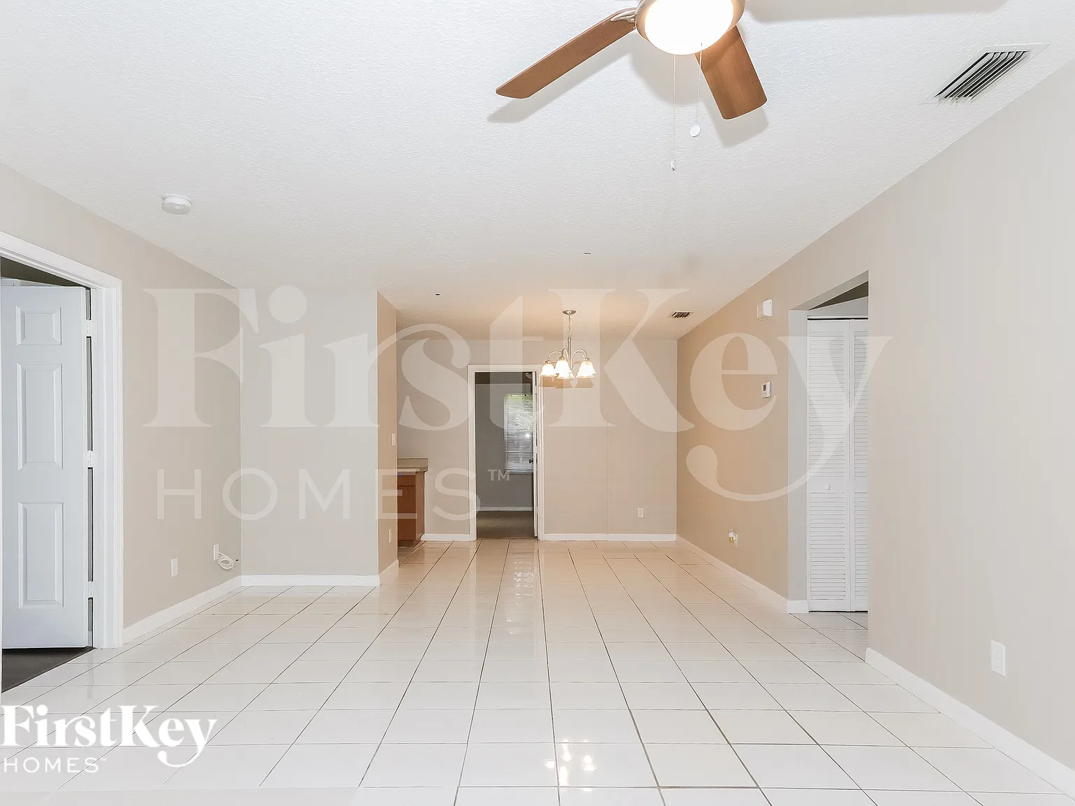 4 bed, 2.0 bath, 1476 sqft, $3,180 — Photo 4