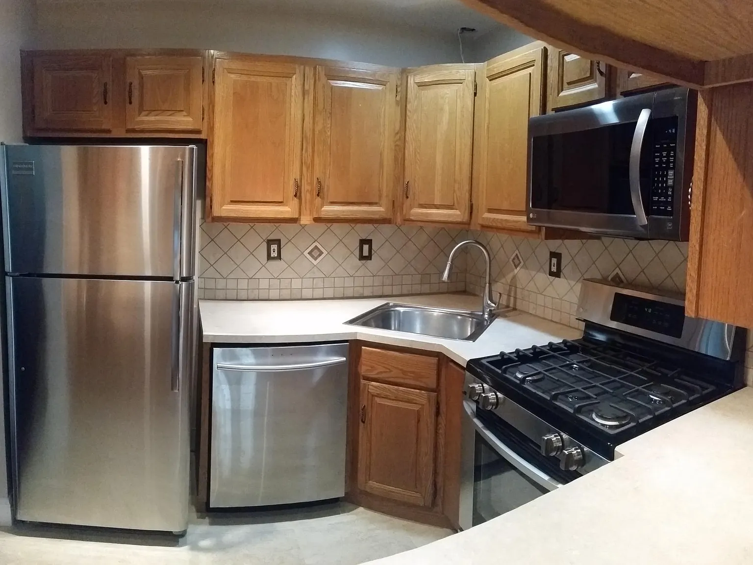 2 bed, 1096 sqft, $2,300 — Photo 3