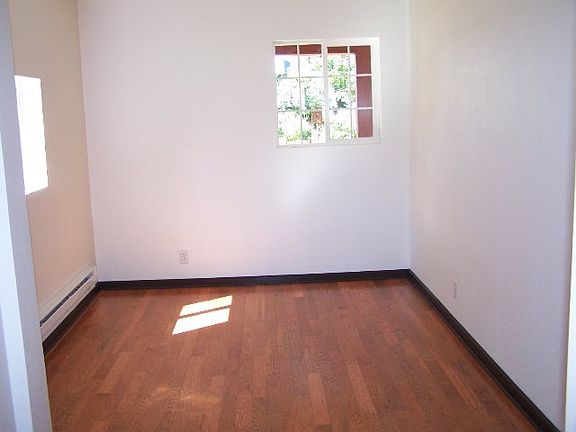 5th image of 701 W Houghton St