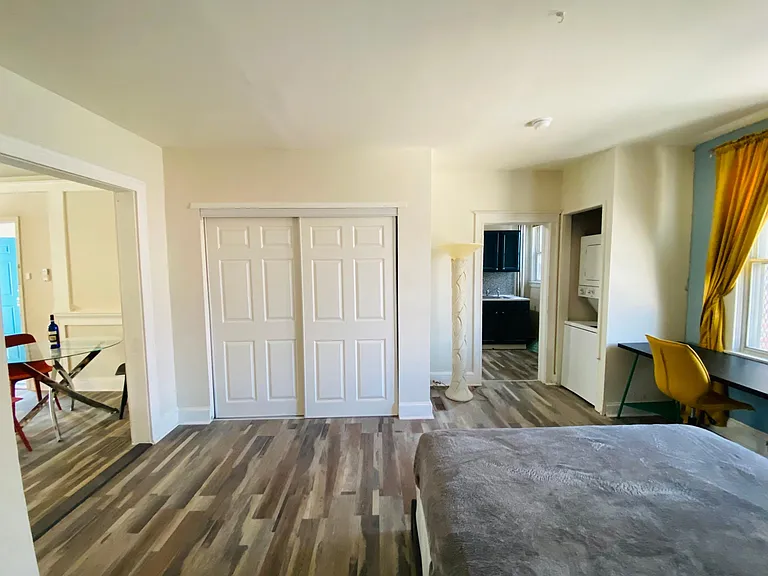 826 E 33rd St #1 — Photo 6