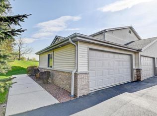 842 Evergreen Dr UNIT 1, Hartford, WI 53027