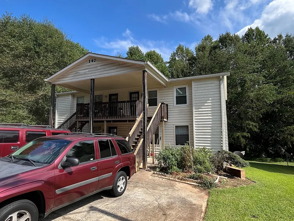 140 Carriage Pl #3