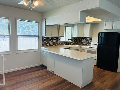 4640 S 475 W Photo 1