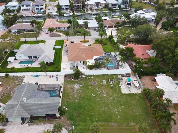 Southpointe Dr #11, Sarasota, FL 34231