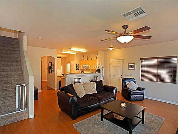 5th image of 9322 Straw Hays St #3