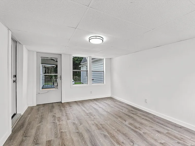 402 River St — Photo 23