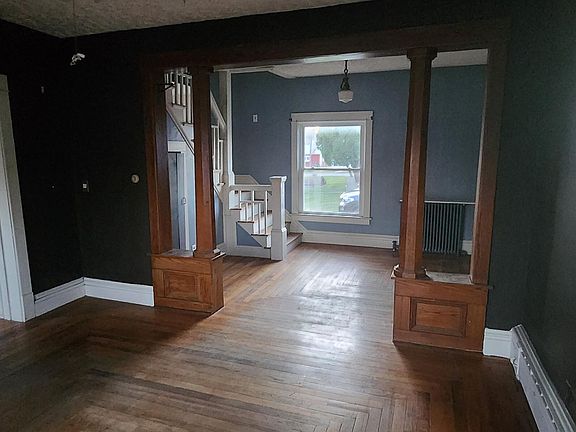 5th image of 121 W Main St SE