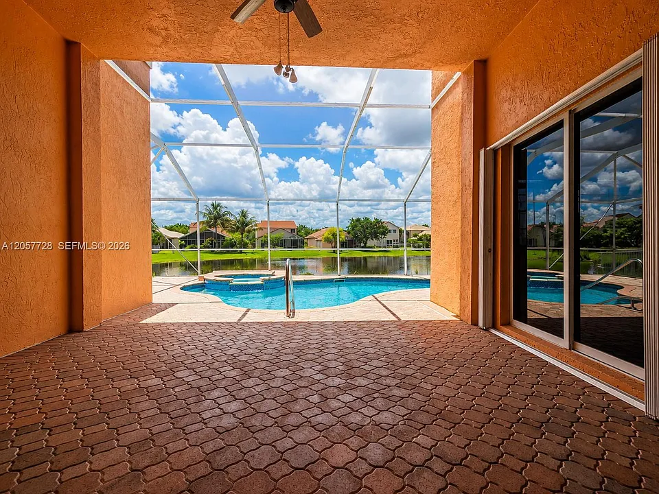 1041 Cedar Falls Dr