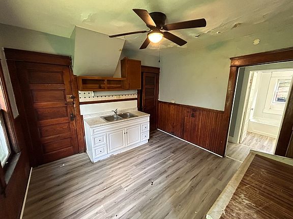 3rd image of 709 Wallace St #11