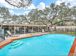 345 Meadowbrook Dr, Hollywood Park, TX 78232