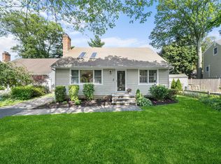 4 Pocket Ct, Northport, NY 11768