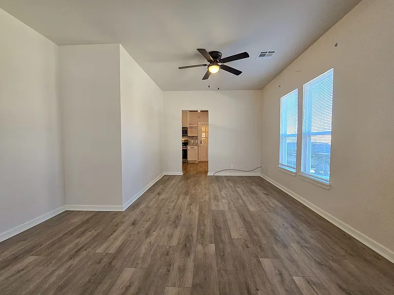 1224 N Market Ave — Photo 21