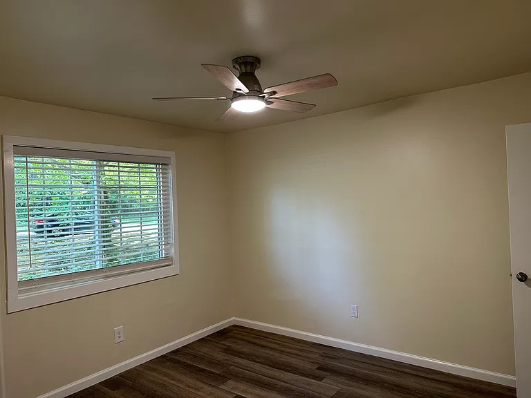 233 Peyton Pl SW — Photo 8