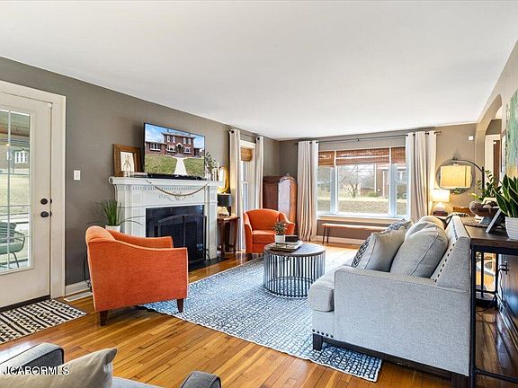 4th image of 100 E Circle Dr